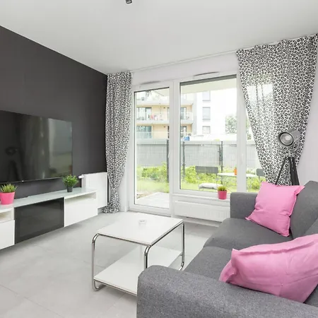 Sea And Stadium In Good Design With Parking & Garden By Rent Like Apartmán