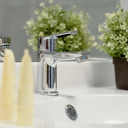 아파트 Sea And Stadium In Good Design With Parking & Garden By Rent Like