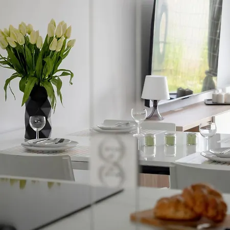 Sea And Stadium In Good Design With Parking & Garden By Rent Like 아파트